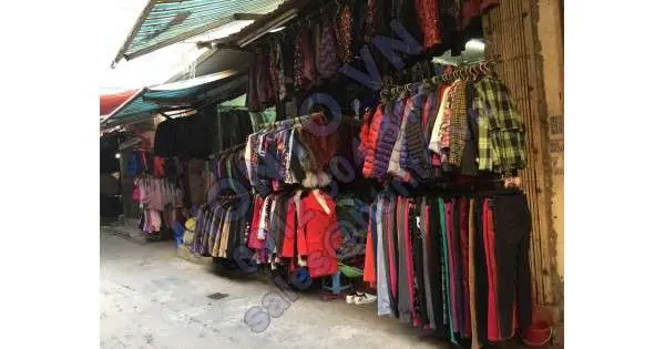 'Đường dây ngầm' sau chiếc áo secondhand ngàn USD về Việt Nam