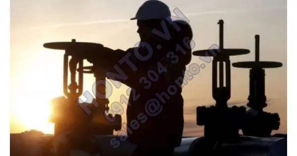 Giá dầu lên cao nhất trong hai năm