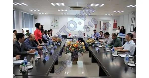 Đoàn đại biểu cấp cao Lào thăm Nhà máy sữa Vinamilk